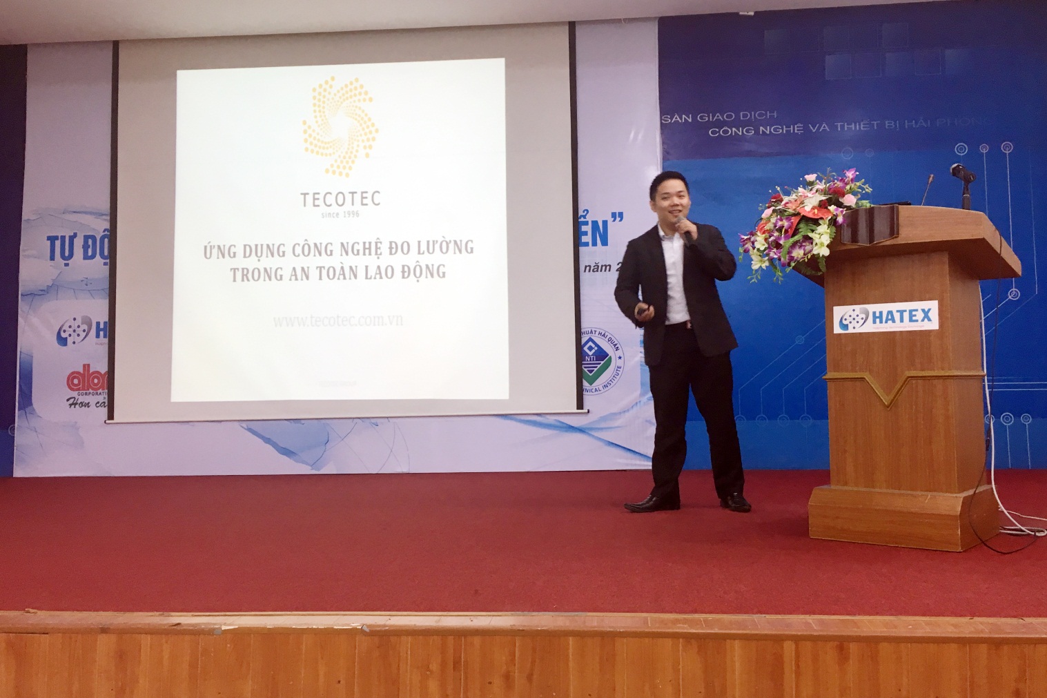 Tecotec tham gia triển lãm về “ Ứng dụng công nghệ tự động hóa trong đo lường điều khiển” tại Hải Phòng 17-18/12/2015. 19 hp5