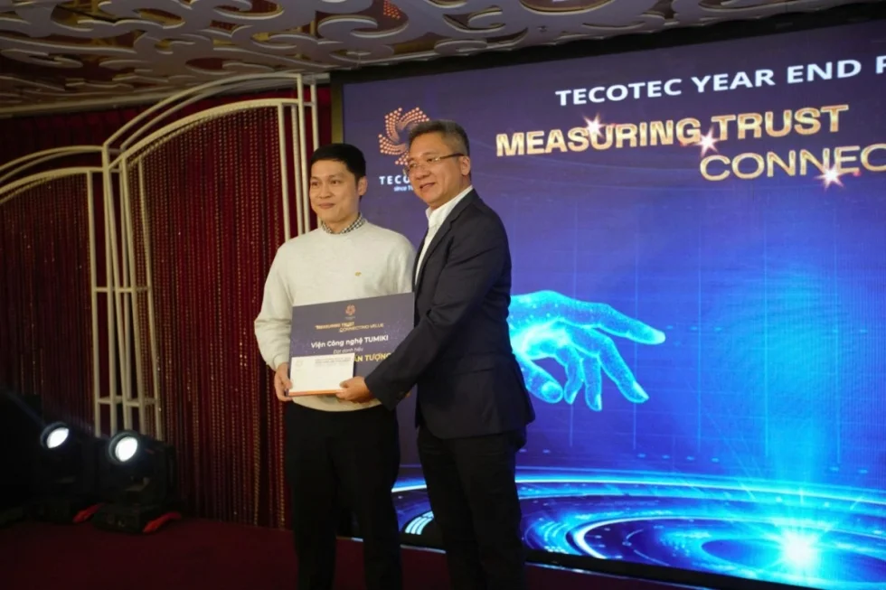 HỘI NGHỊ TỔNG KẾT & YEAR END PARTY 2025 CỦA TECOTEC GROUP 20 vinh-danh-tap-the